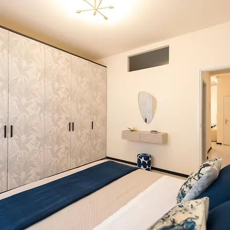 Queen Margaret Boutique Rimini