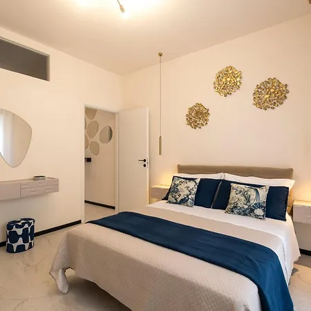 Queen Margaret Boutique * Rimini